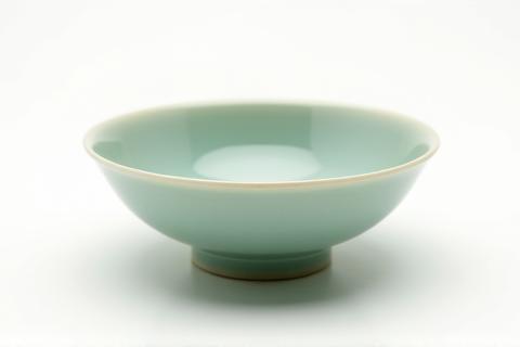 均整の取れた青磁の器 by 佐藤.