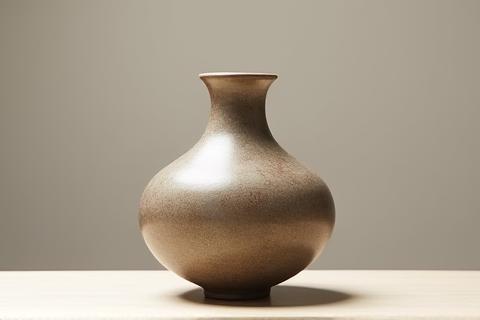 石器の美しい花瓶 by 田中.